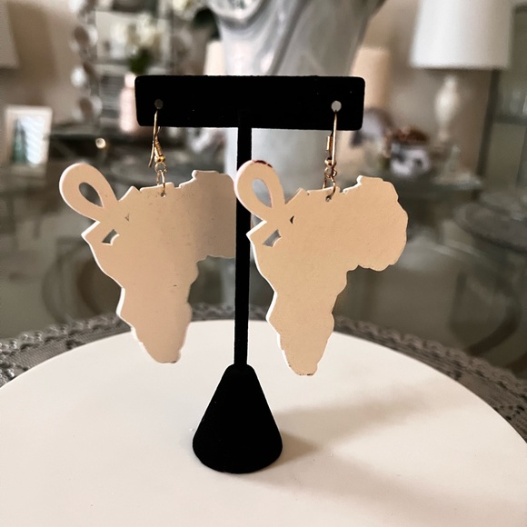 Afrocentric Women African Map Wooden Shaped Wood Dangle Earrings - Picture 4 of 5